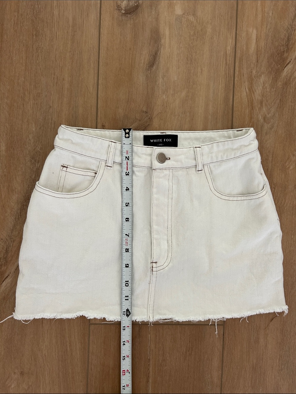 Like new - WHITE FOX White Denim Mini Skirt - Picture 5 of 6